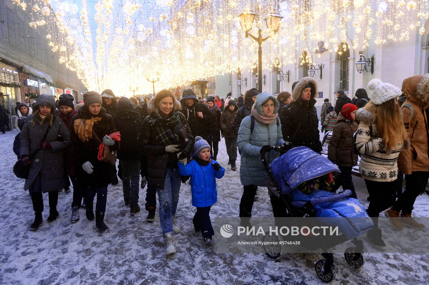 Праздничные гуляния в Москве