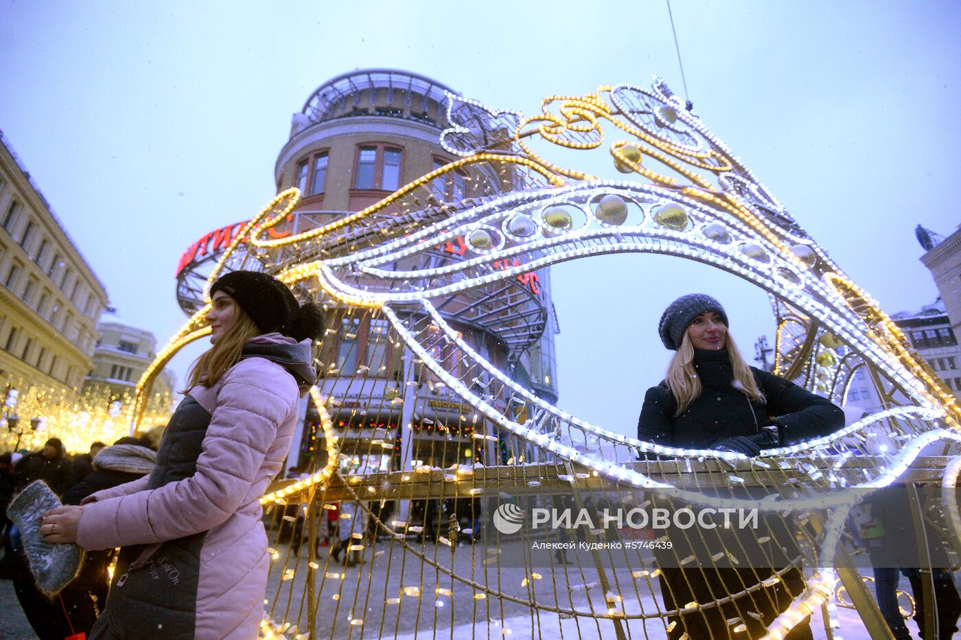 Праздничные гуляния в Москве