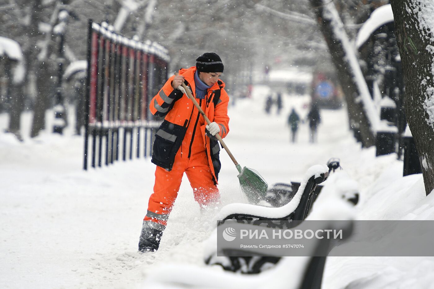 Уборка снега в Москве