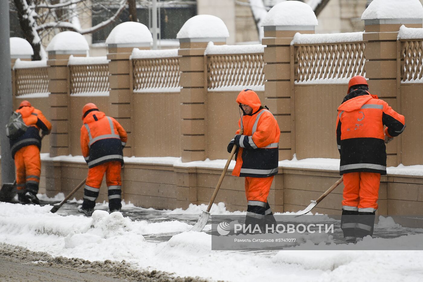 Уборка снега в Москве