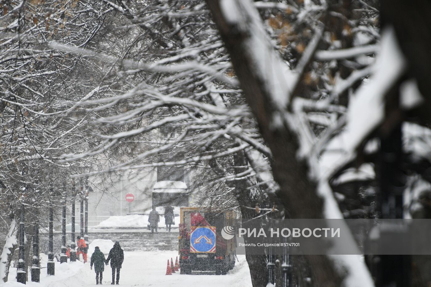 Уборка снега в Москве