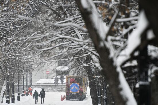 Уборка снега в Москве