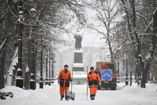 Уборка снега в Москве