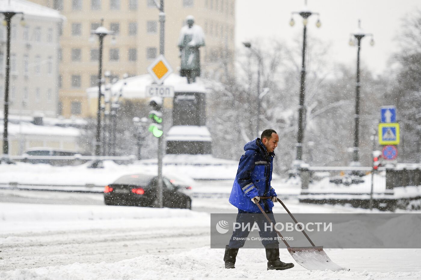 Уборка снега в Москве