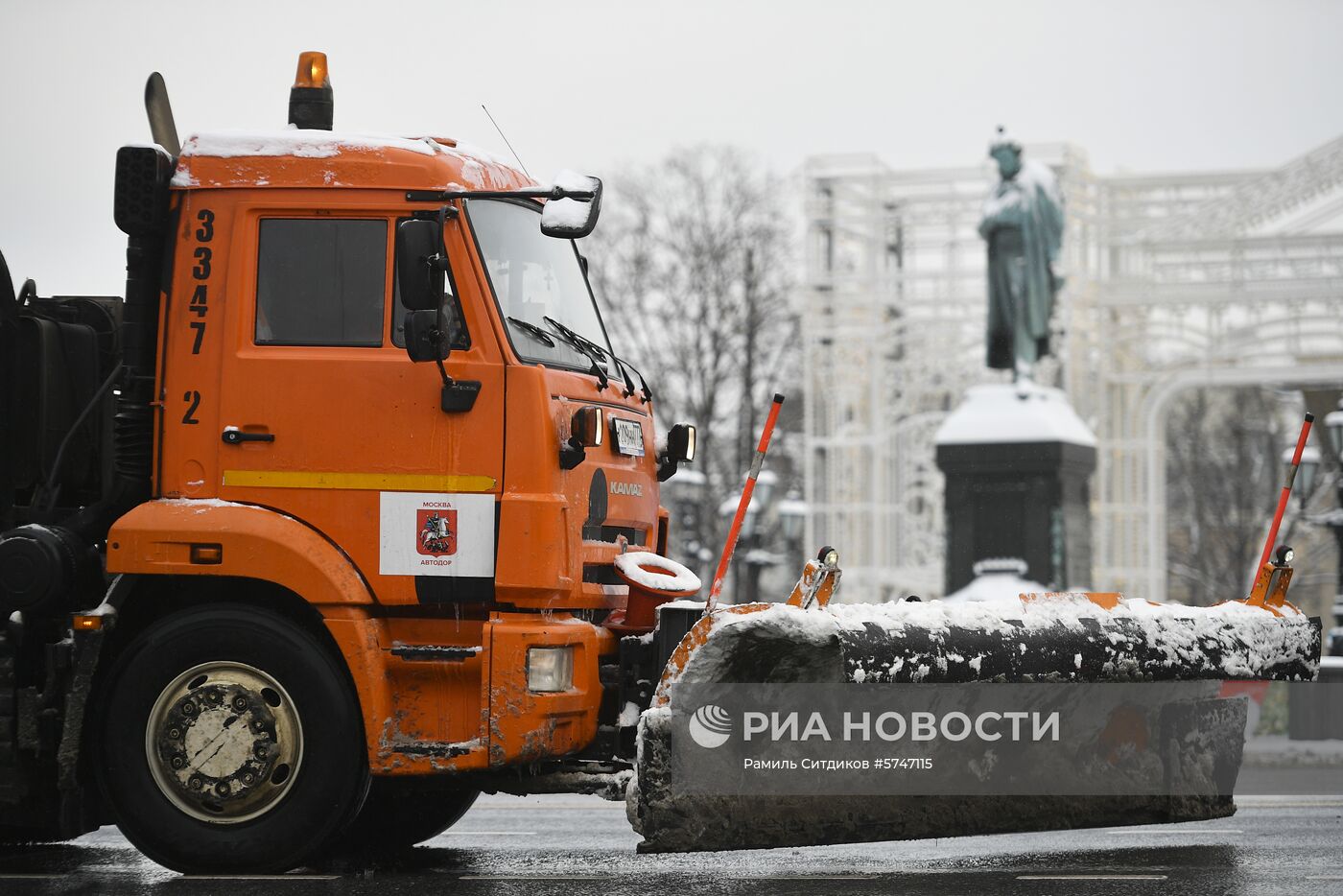 Уборка снега в Москве