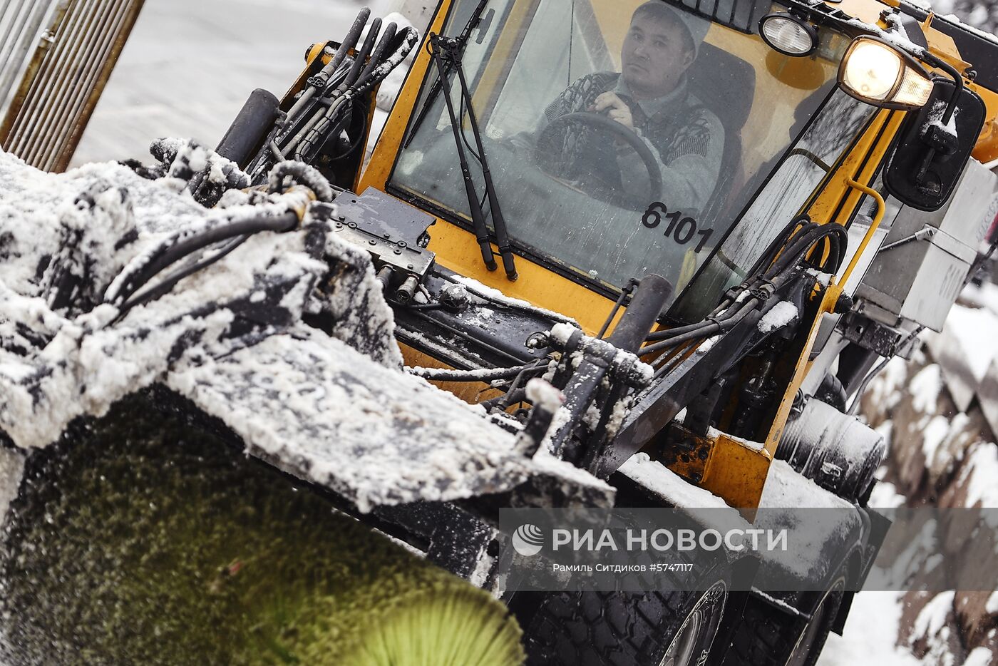 Уборка снега в Москве