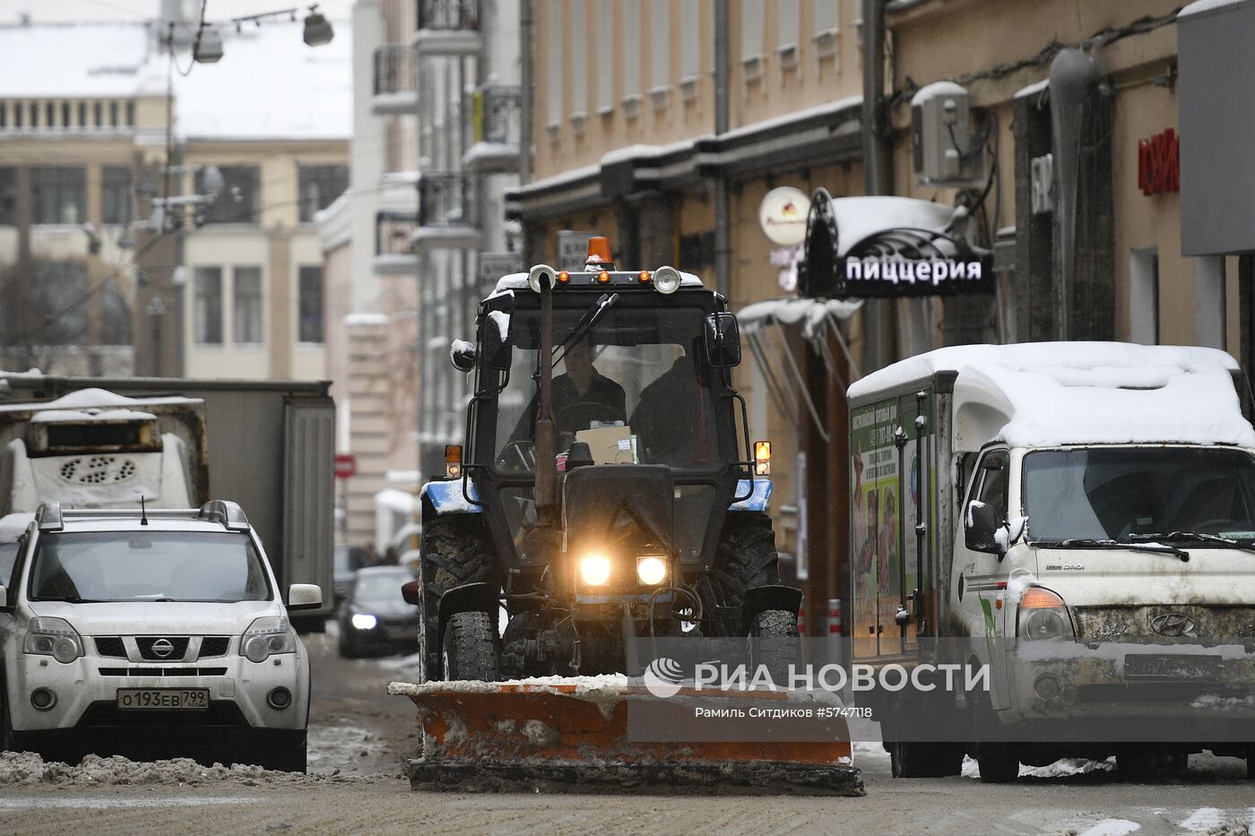 Уборка снега в Москве