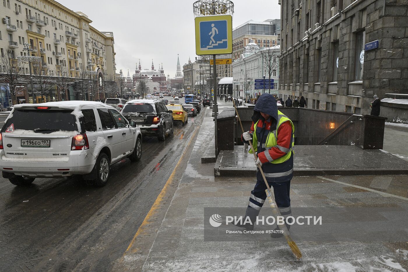 Уборка снега в Москве