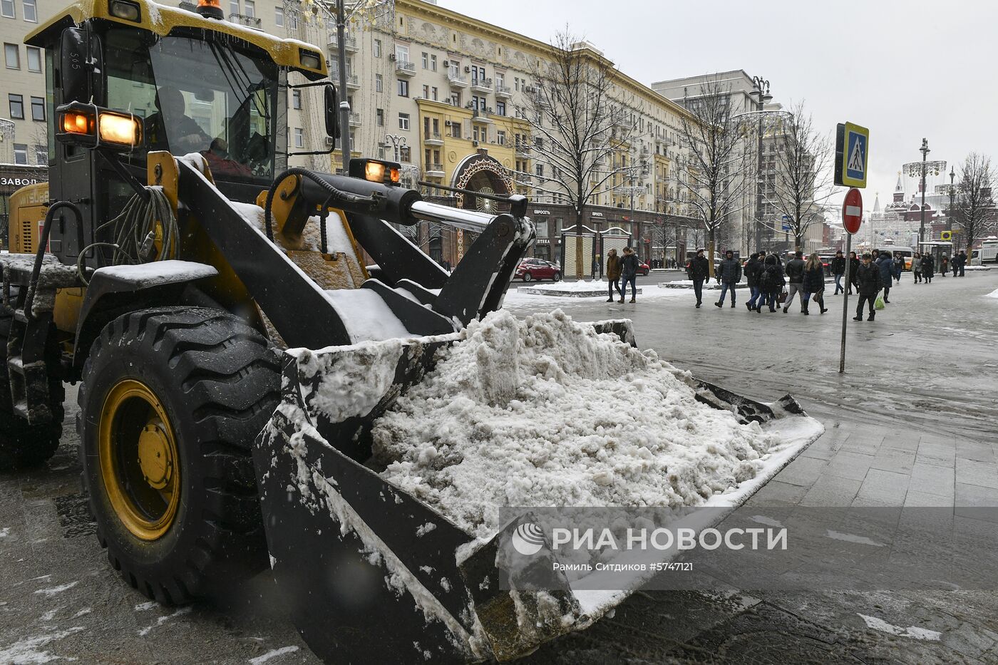 Уборка снега в Москве