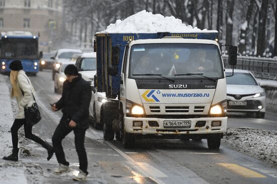 Уборка снега в Москве