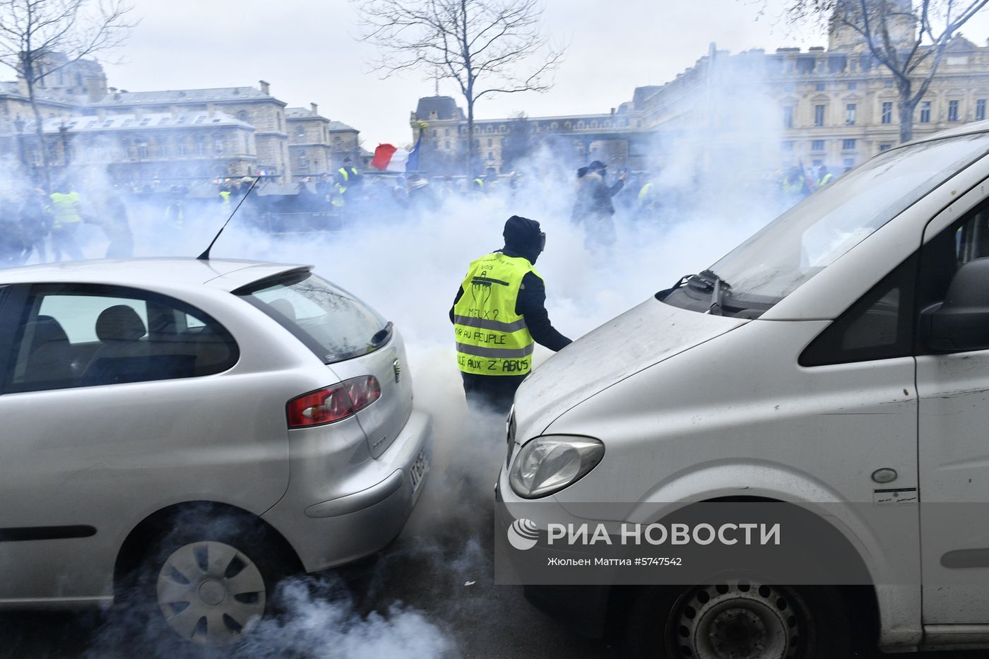 Акция протеста "жёлтых жилетов" в Париже
