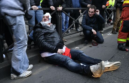 Акция протеста "жёлтых жилетов" в Париже