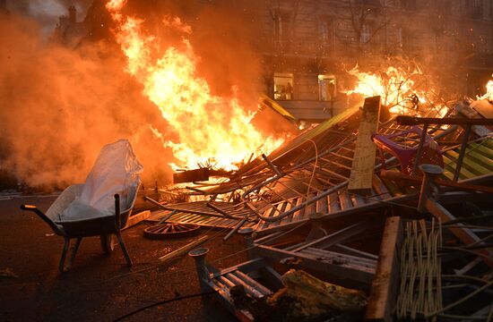 Акция протеста "жёлтых жилетов" в Париже