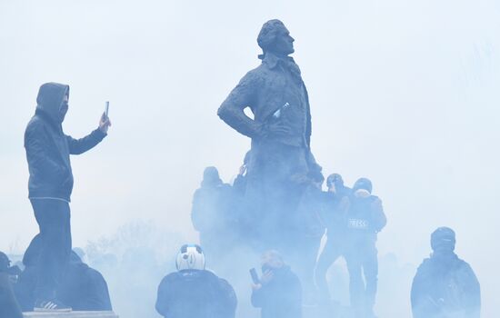 Акция протеста "жёлтых жилетов" в Париже