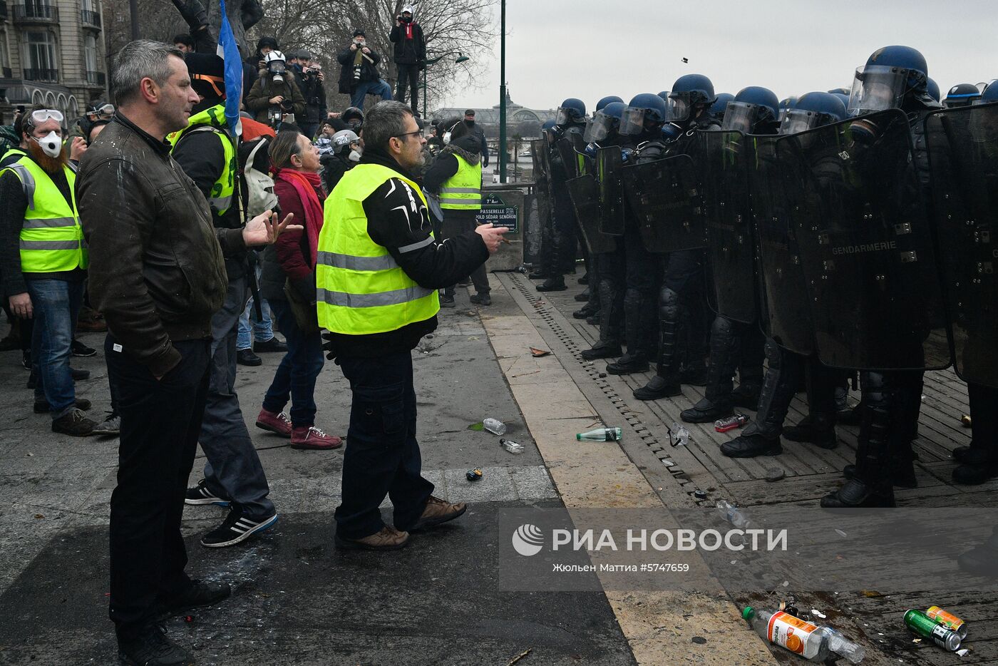 Акция протеста "жёлтых жилетов" в Париже