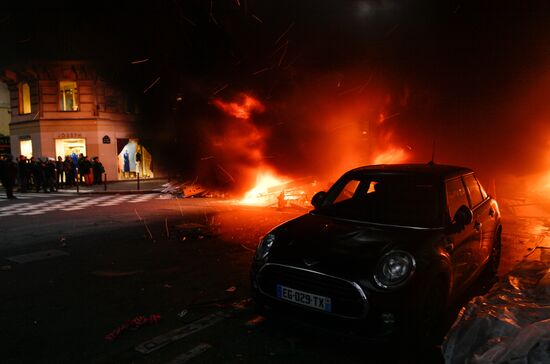 Акция протеста "жёлтых жилетов" в Париже