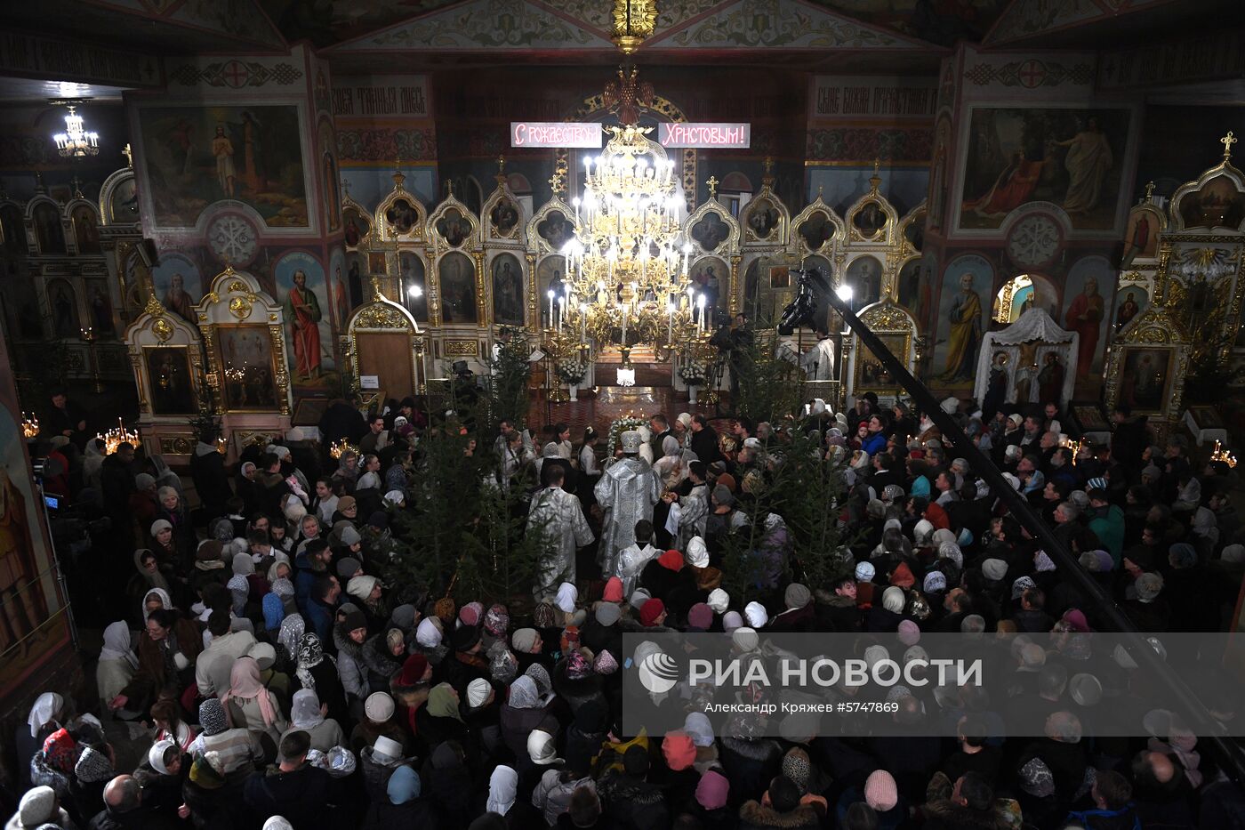 Можно ли христианам праздновать новый год. Сочельник Старообрядческая Церковь. Сочельник в храме. Рождество 6 января Церковь. Православное Рождество 7 января 2020.