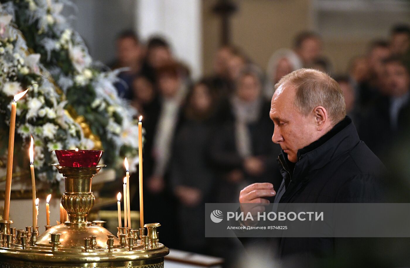 Президент РФ В. Путин посетил Рождественское богослужение