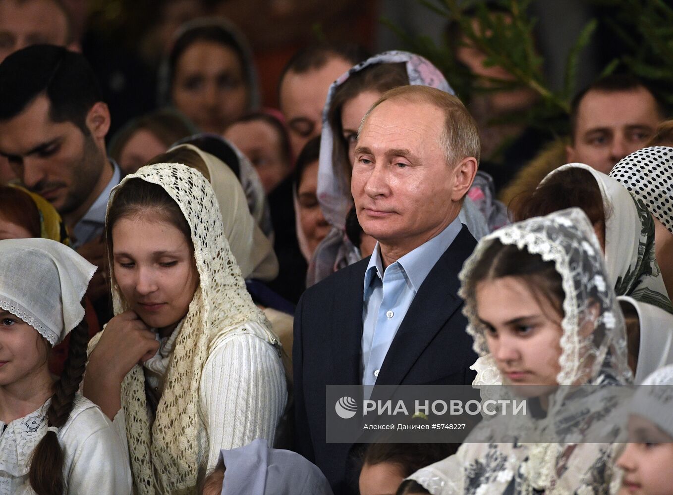 Президент РФ В. Путин посетил Рождественское богослужение