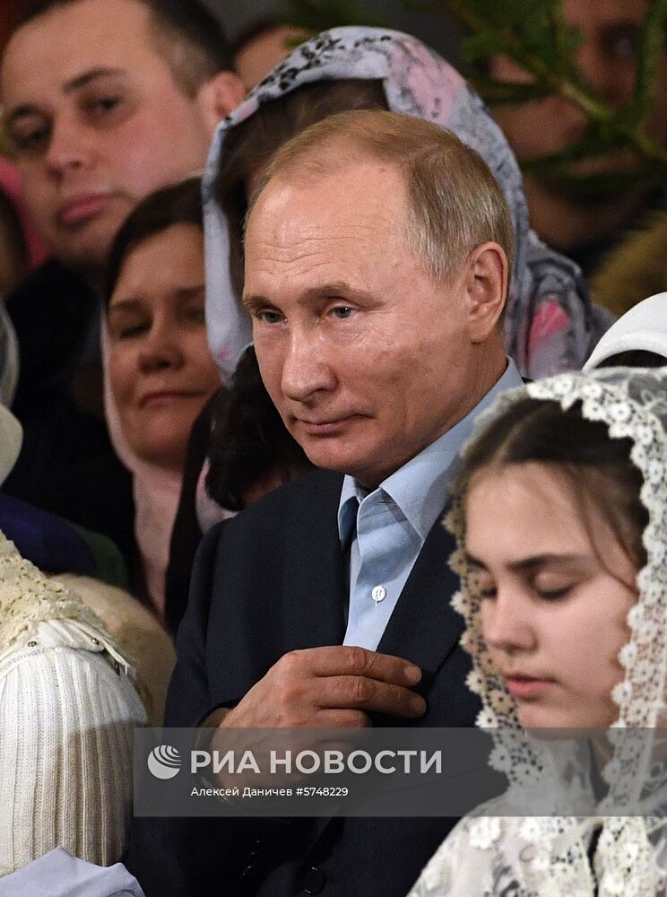 Президент РФ В. Путин посетил Рождественское богослужение