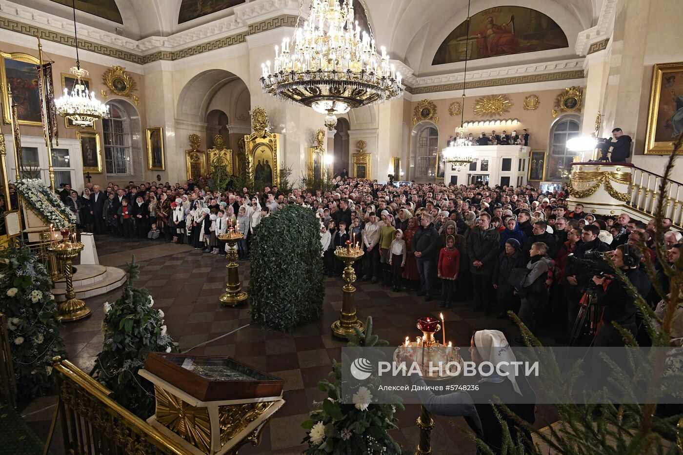 Президент РФ В. Путин посетил Рождественское богослужение