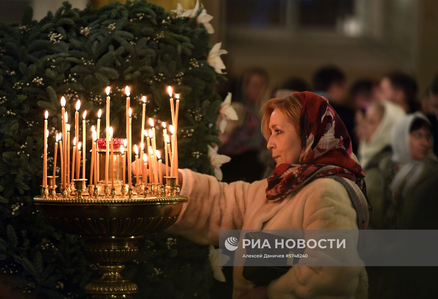 Президент РФ В. Путин посетил Рождественское богослужение