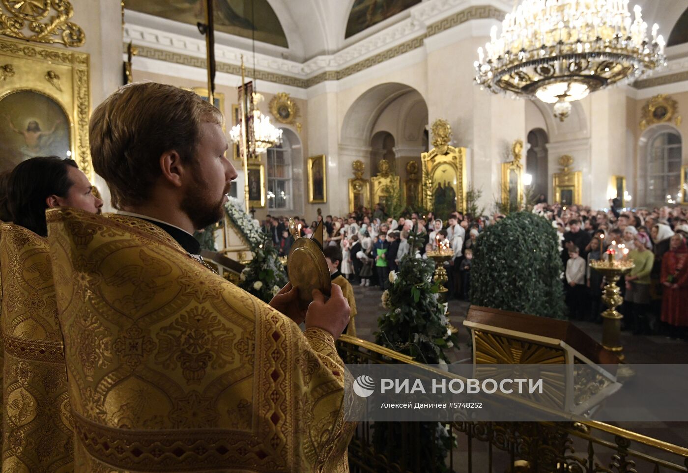 Президент РФ В. Путин посетил Рождественское богослужение