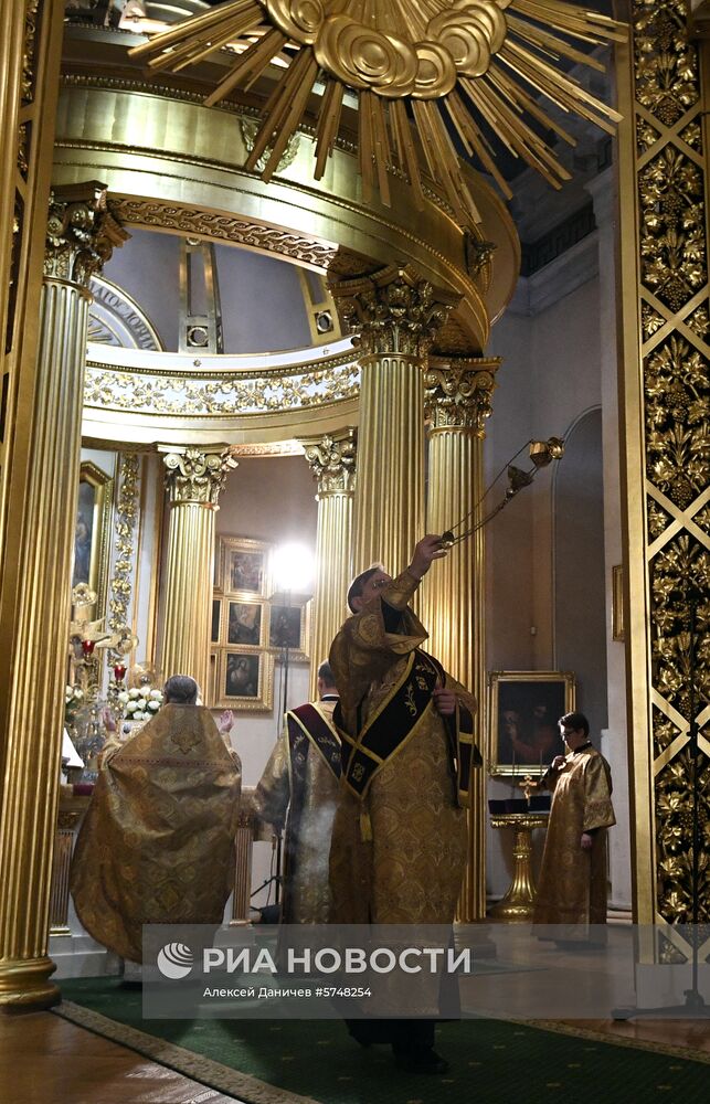 Президент РФ В. Путин посетил Рождественское богослужение