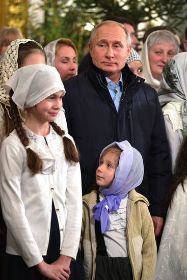 Президент РФ В. Путин посетил Рождественское богослужение