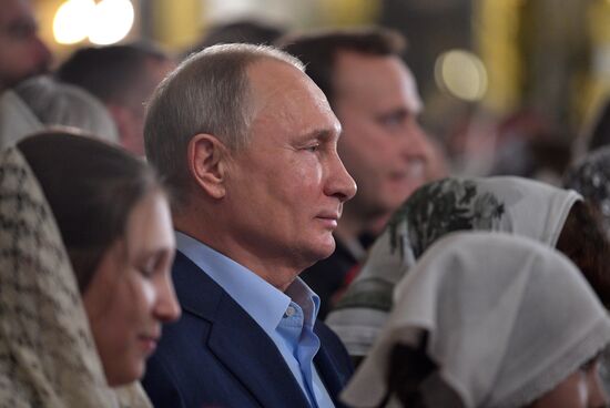 Президент РФ В. Путин посетил Рождественское богослужение
