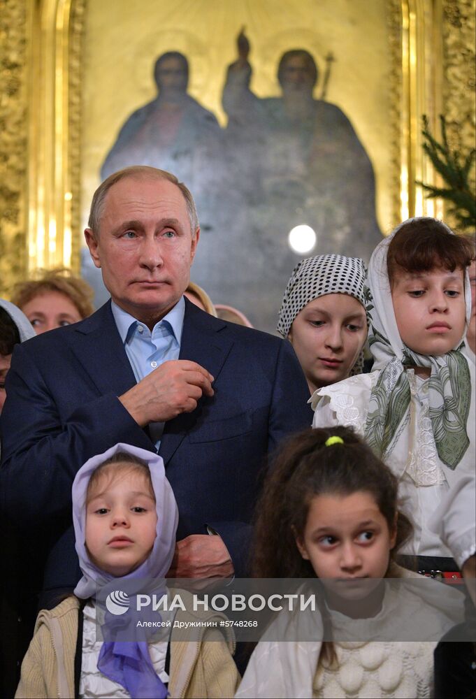 Президент РФ В. Путин посетил Рождественское богослужение