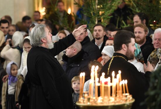 Президент РФ В. Путин посетил Рождественское богослужение