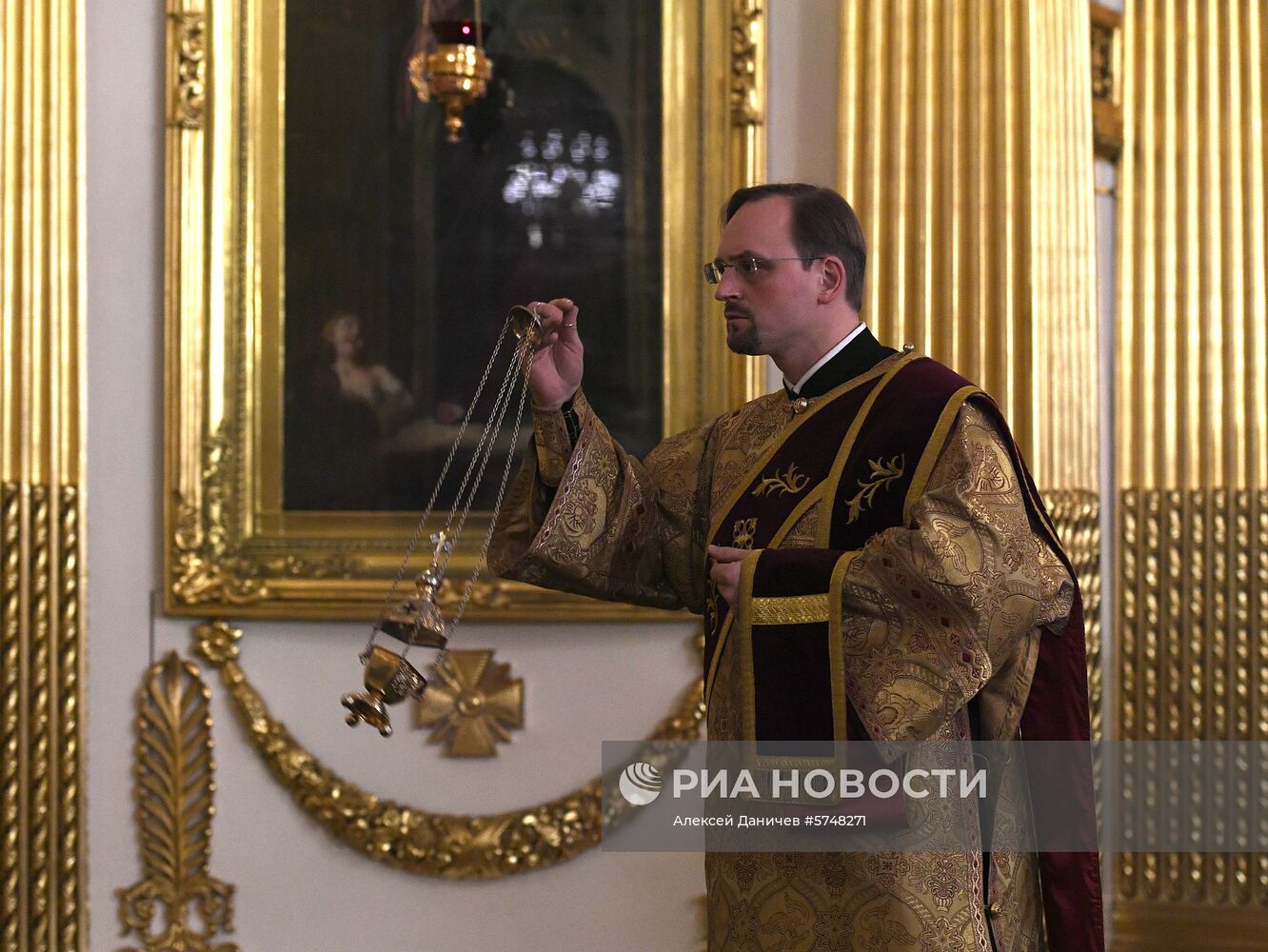 Президент РФ В. Путин посетил Рождественское богослужение