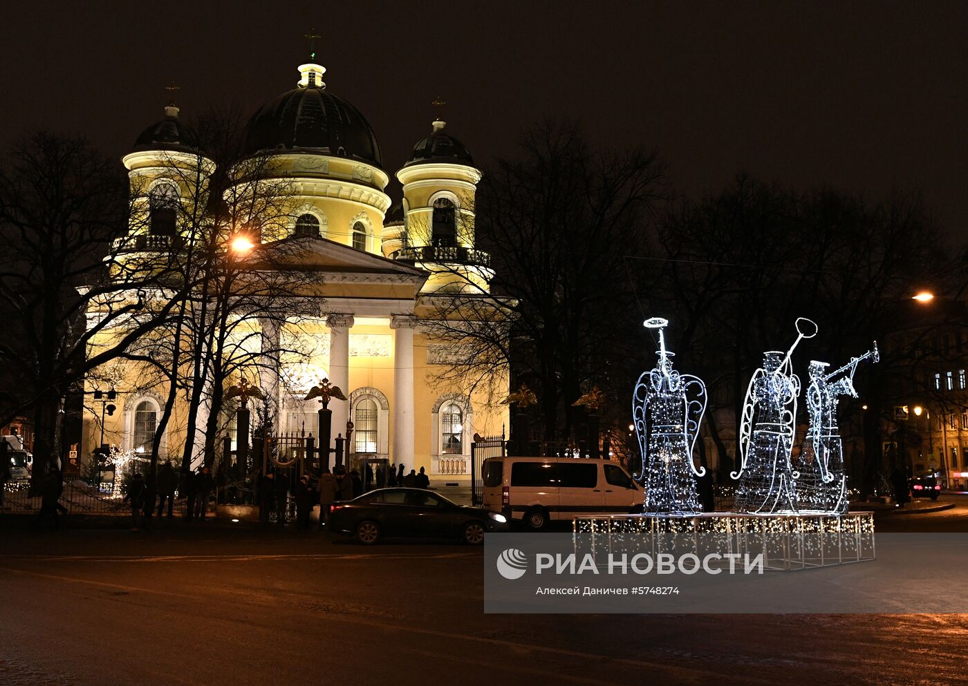 Президент РФ В. Путин посетил Рождественское богослужение