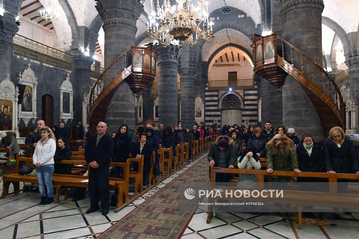 Воскресная служба в одном из католических костелов Дамаска