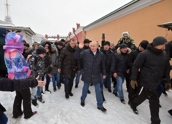 Президент РФ В. Путин посетил Петропавловскую крепость