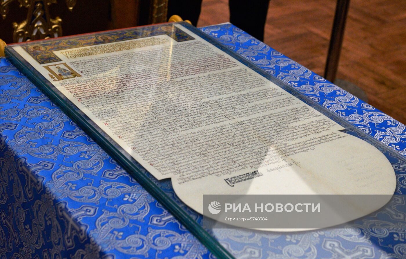 Томос об автокефалии Украинской православной церкви привезли в Киев