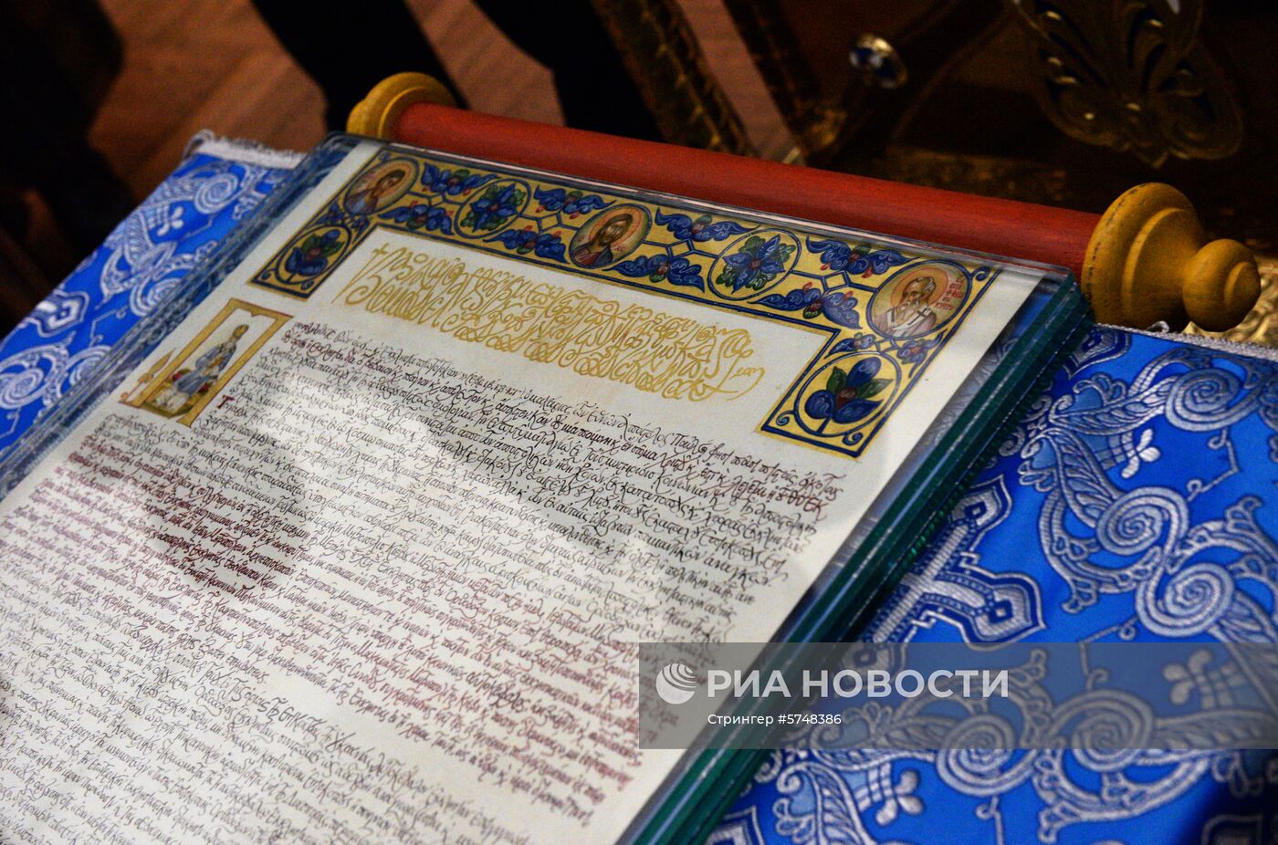 Томос об автокефалии Украинской православной церкви привезли в Киев