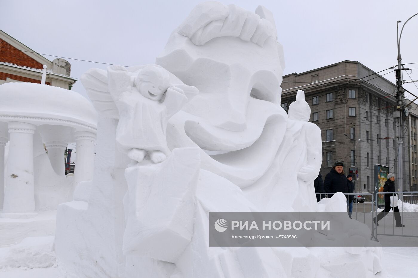 Фестиваль снежных скульптур