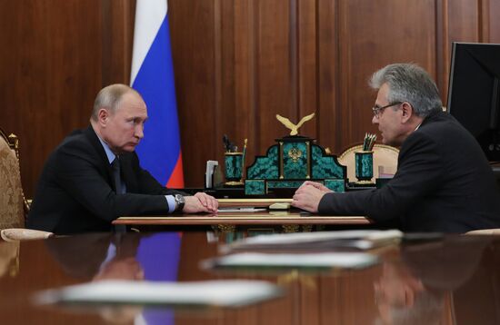 Президент РФ В. Путин встретился с президентом РАН А. Сергеевым