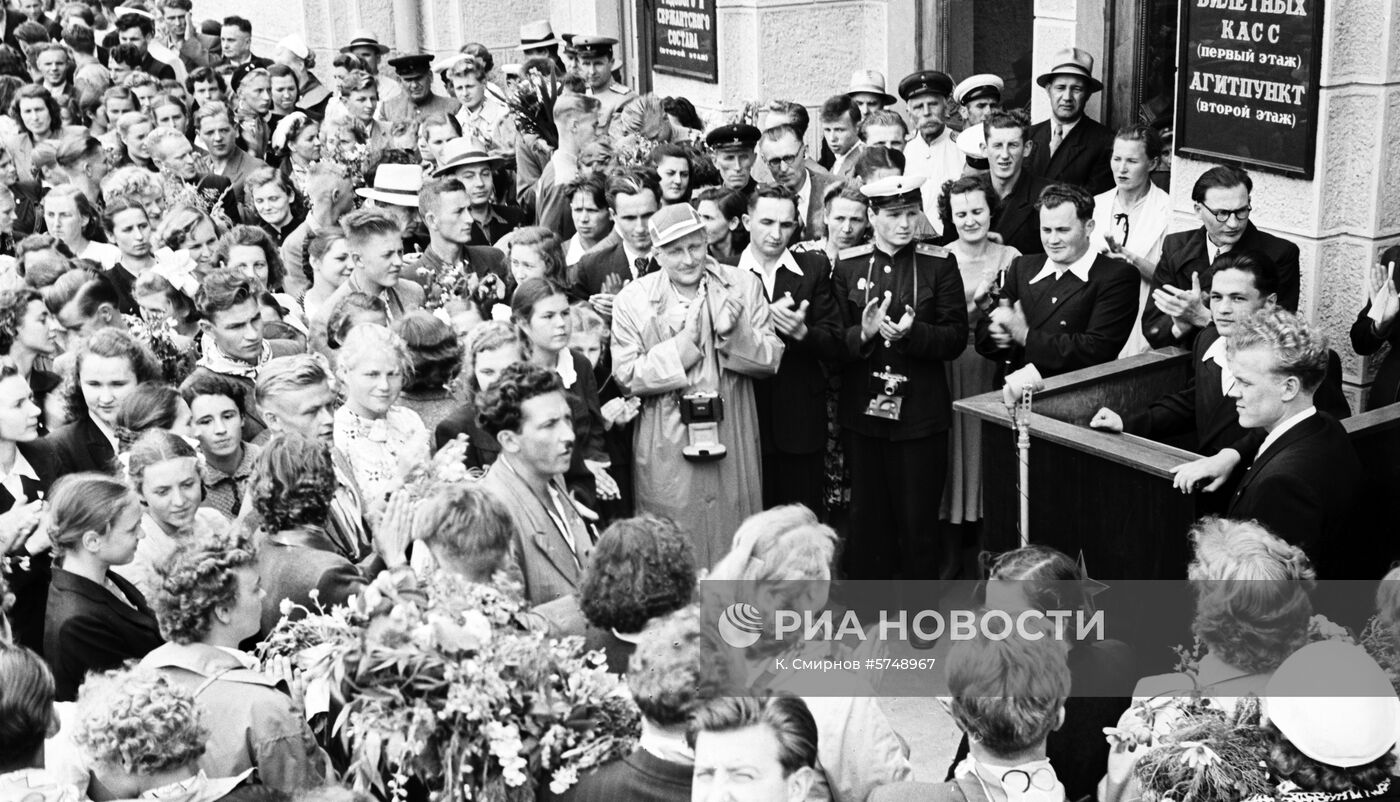 Делегация "Поезда дружбы" из Финляндии в СССР