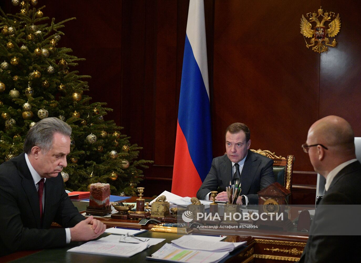 Премьер-министр РФ Д. Медведев провел совещание по ликвидации последствий взрыва газа в доме в Магнитогорске