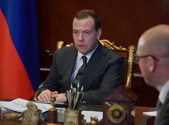 Премьер-министр РФ Д. Медведев провел совещание по ликвидации последствий взрыва газа в доме в Магнитогорске