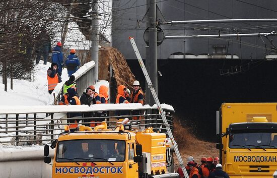 Тушинский тоннель затопило после провала грунта в шлюзе канала имени Москвы