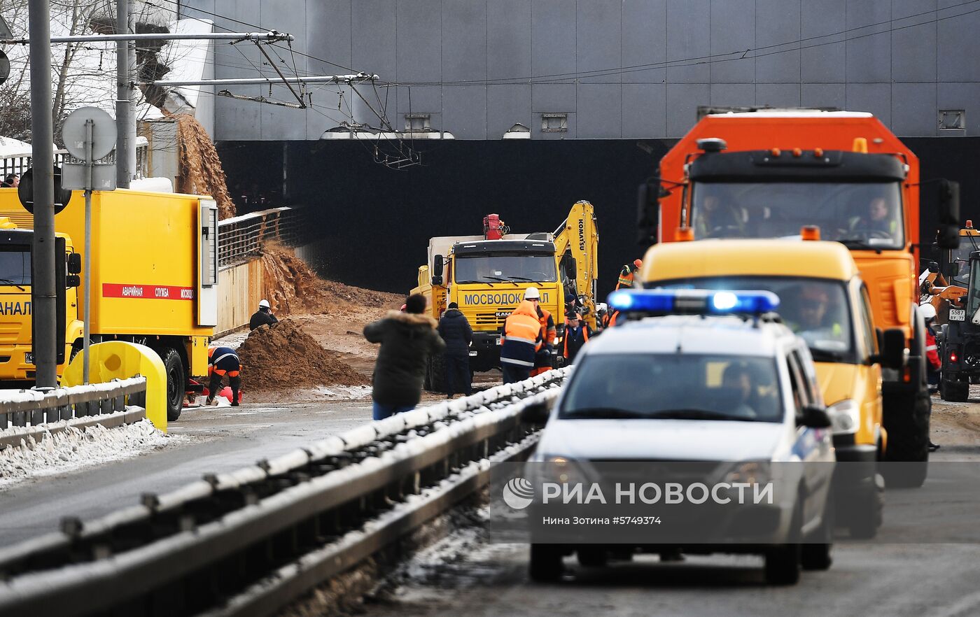 Тушинский тоннель затопило после провала грунта в шлюзе канала имени Москвы