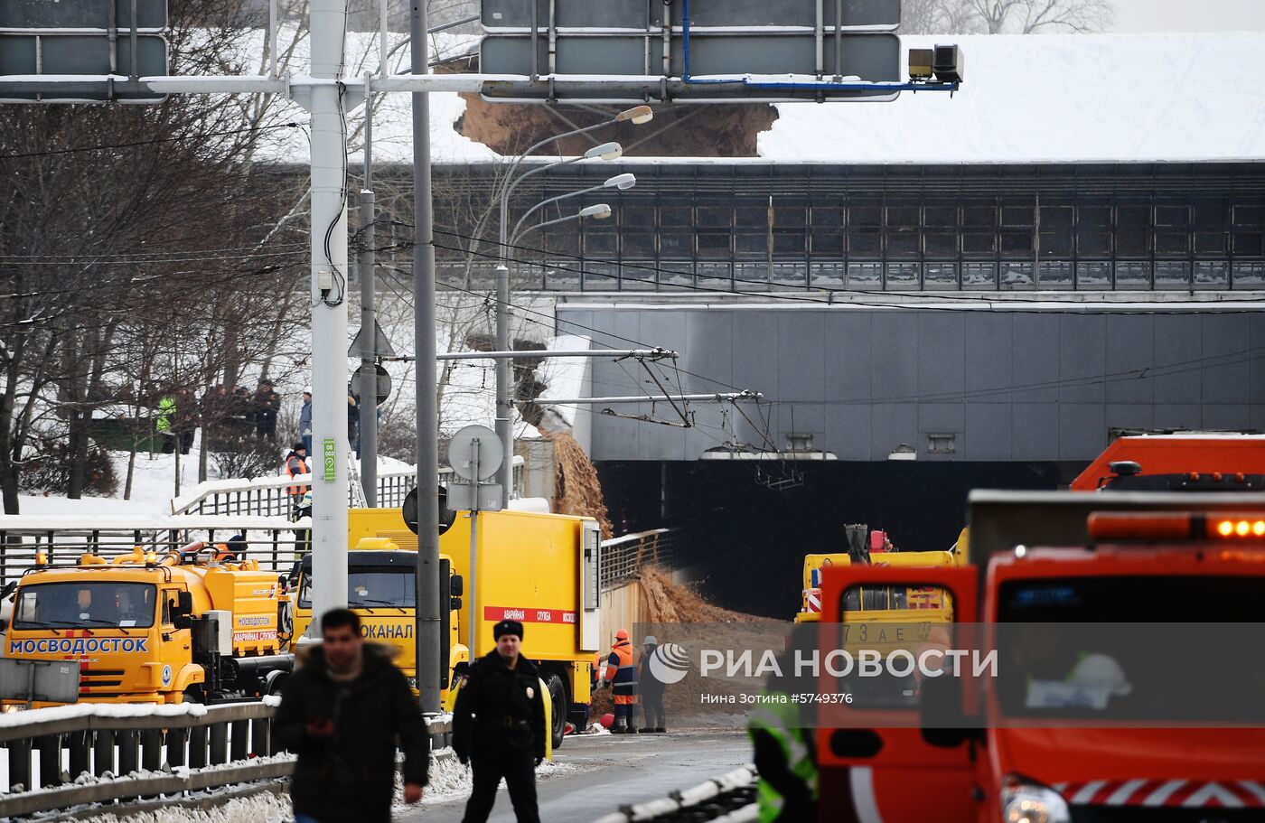 Тушинский тоннель затопило после провала грунта в шлюзе канала имени Москвы  | РИА Новости Медиабанк