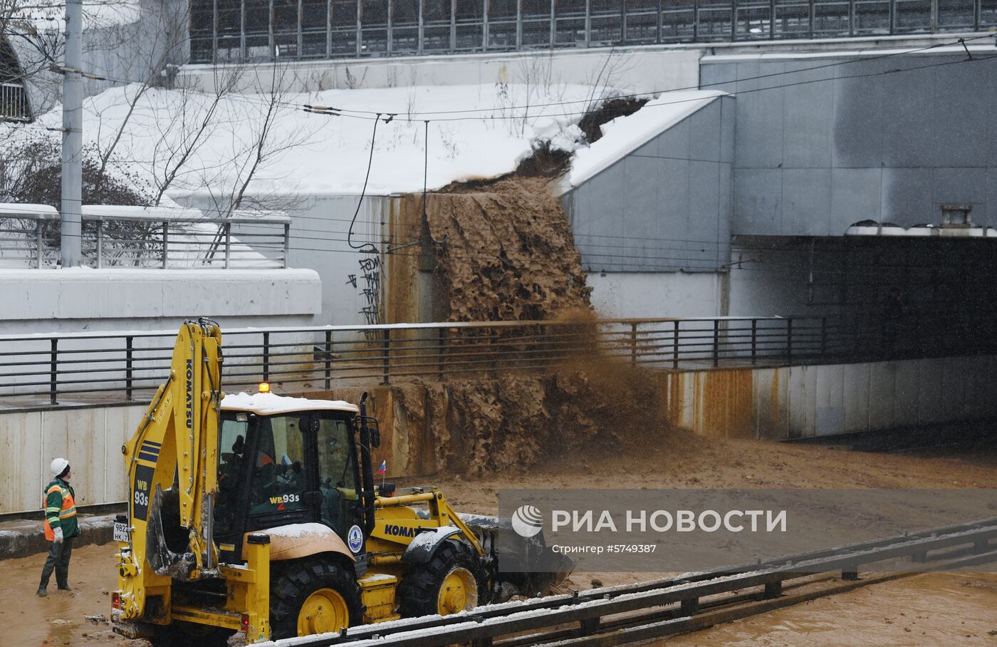 Тушинский тоннель затопило после провала грунта в шлюзе канала имени Москвы