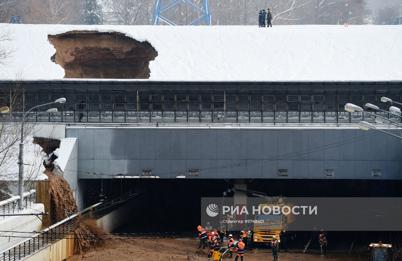 Тушинский тоннель затопило после провала грунта в шлюзе канала имени Москвы