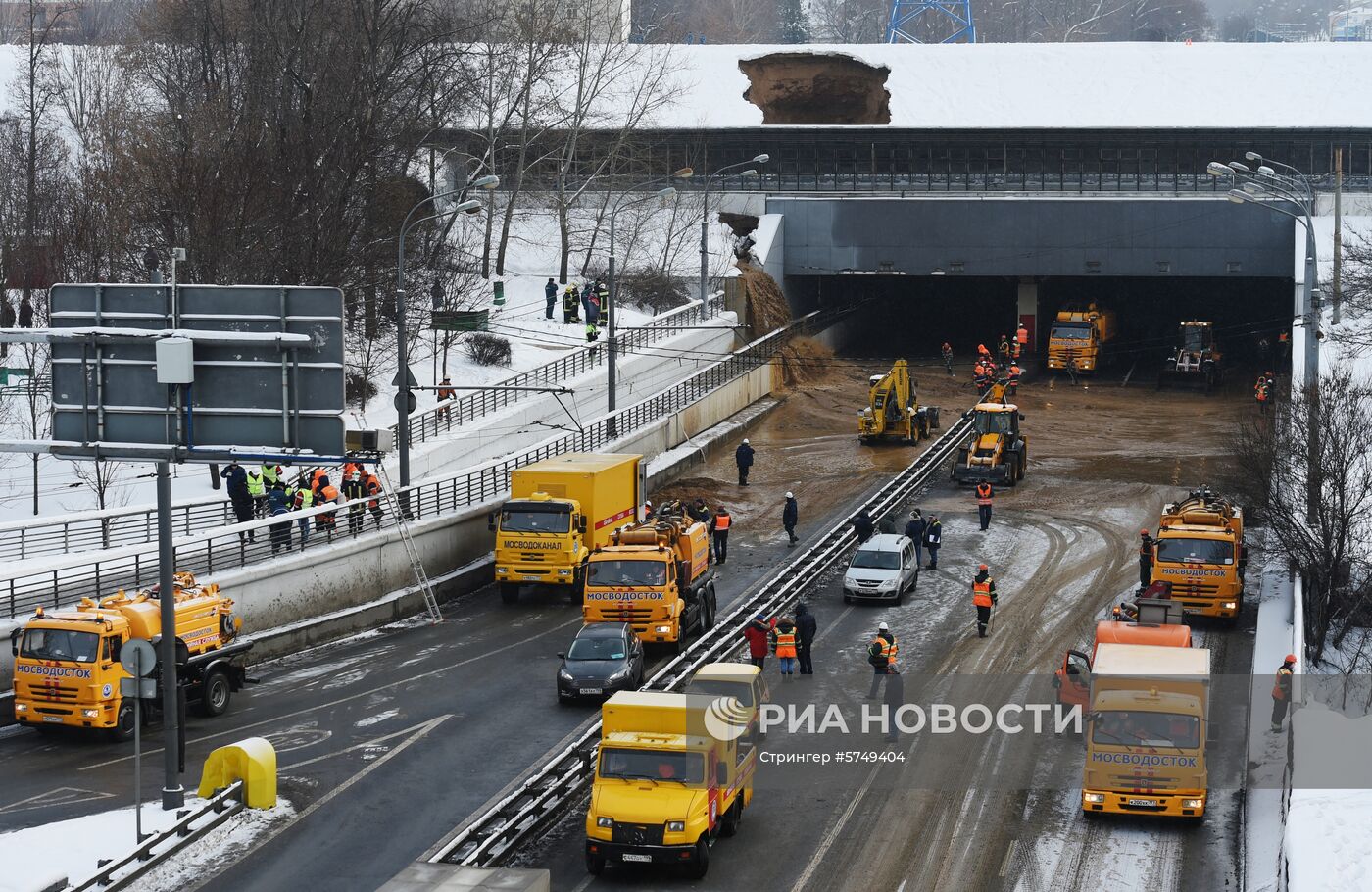 Тушинский тоннель затопило после провала грунта в шлюзе канала имени Москвы  | РИА Новости Медиабанк