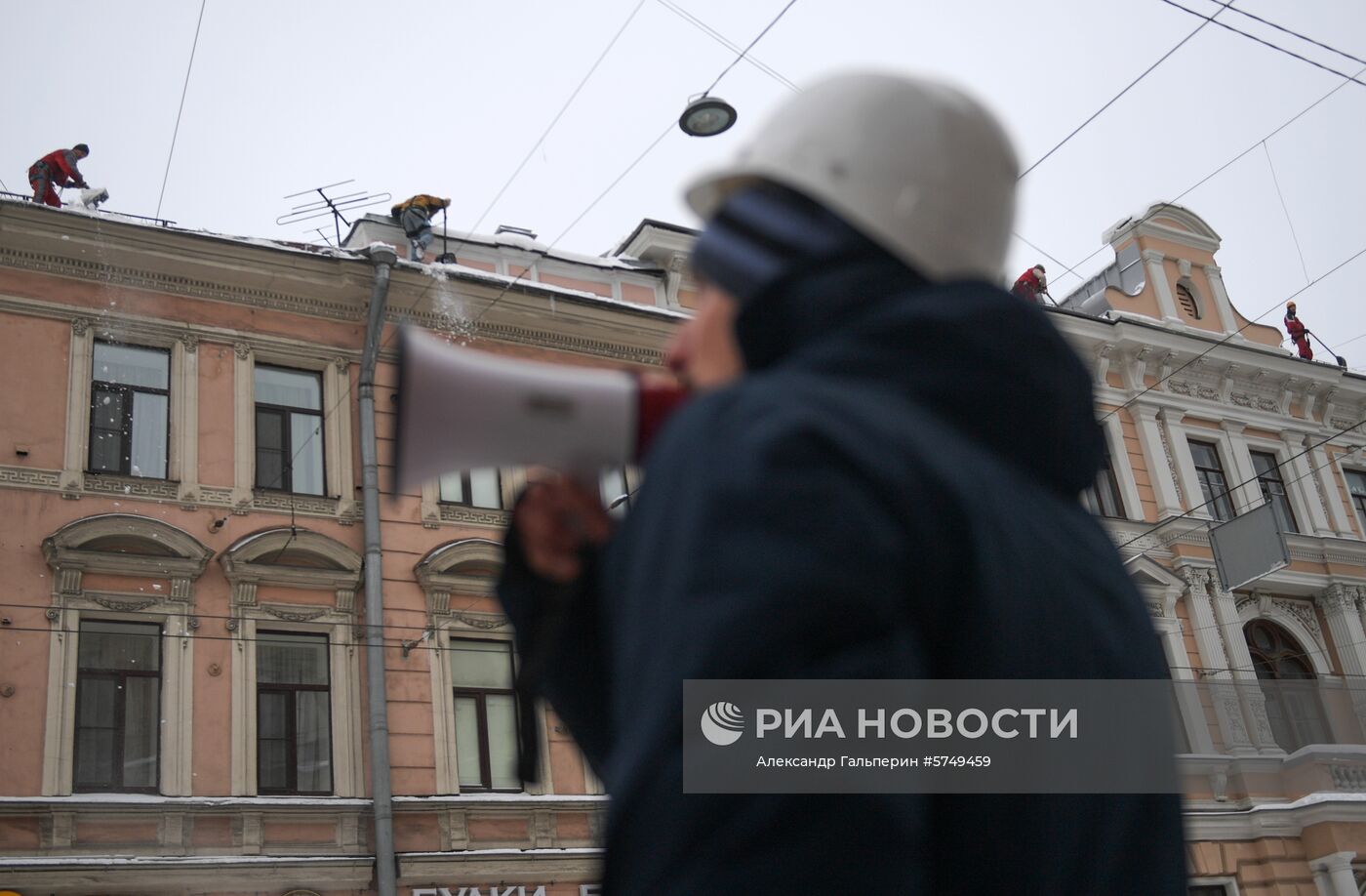 Уборка снега в Санкт-Петербурге